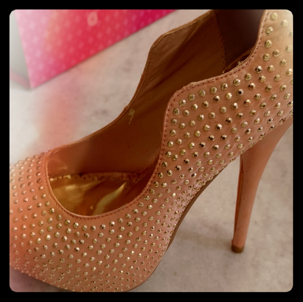 Tan stiletto